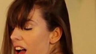 Novinha Traiu O Casal De Namorados Com O Motorista De Quarenta Anos&period; Dri Sexy Chupando A Rola De Homem Mais Velho&period;