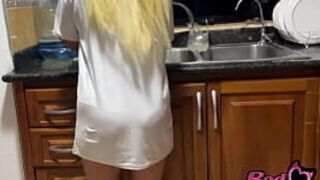 Madrastra Caliente Milf Folla Hijastro En La Cocina D Euna Caliente Conversacion Con Hijastro