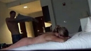 Corno Faz Surpresa Para A Esposa Trazento Outro Para Participar