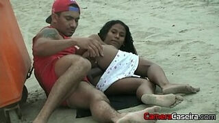 Salva Vidas Transa Com Uma Favelada Na Praia A Luz Do Dia