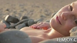 Nude Art C Cup Teen Marry Queen On The Beach