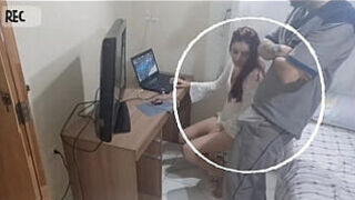 Safada Dona De Casa Recebe Manutencista Depravado&excl;