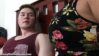 Hot Young Stepmom Gets Fucked&excl;