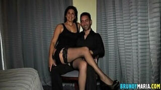 ¡fóllate A Mi Mujer Tronco&excl;&colon; Viviendo Su Primera Experiencia&period; Impresionante Morenaza Y Milf