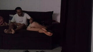 Madrasta Divide Sofa Com Enteado&period;