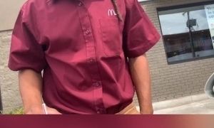'(risking It All) Lucky Mcdonaldâ€™s Manager Fucks Unhappy Customer On Cafe Lobby Table '