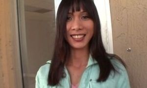 Chinese Cougar Miako knows how to treat a rigid knob