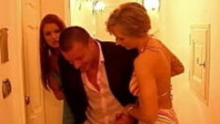 Eigene Frau Schleppt Teen Auf Party Für Ehemann Zum Anal Ffm Dreier Ab