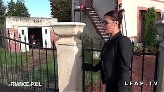 Cette MILF Francaise En Lingerie Se Fait Ramoner Le Cul Par Le Taximan